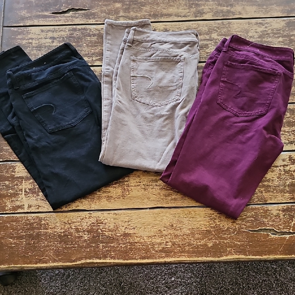 American Eagle Bundle Black, Cream, Burgundy Jeggings Super Stretch Size 14
